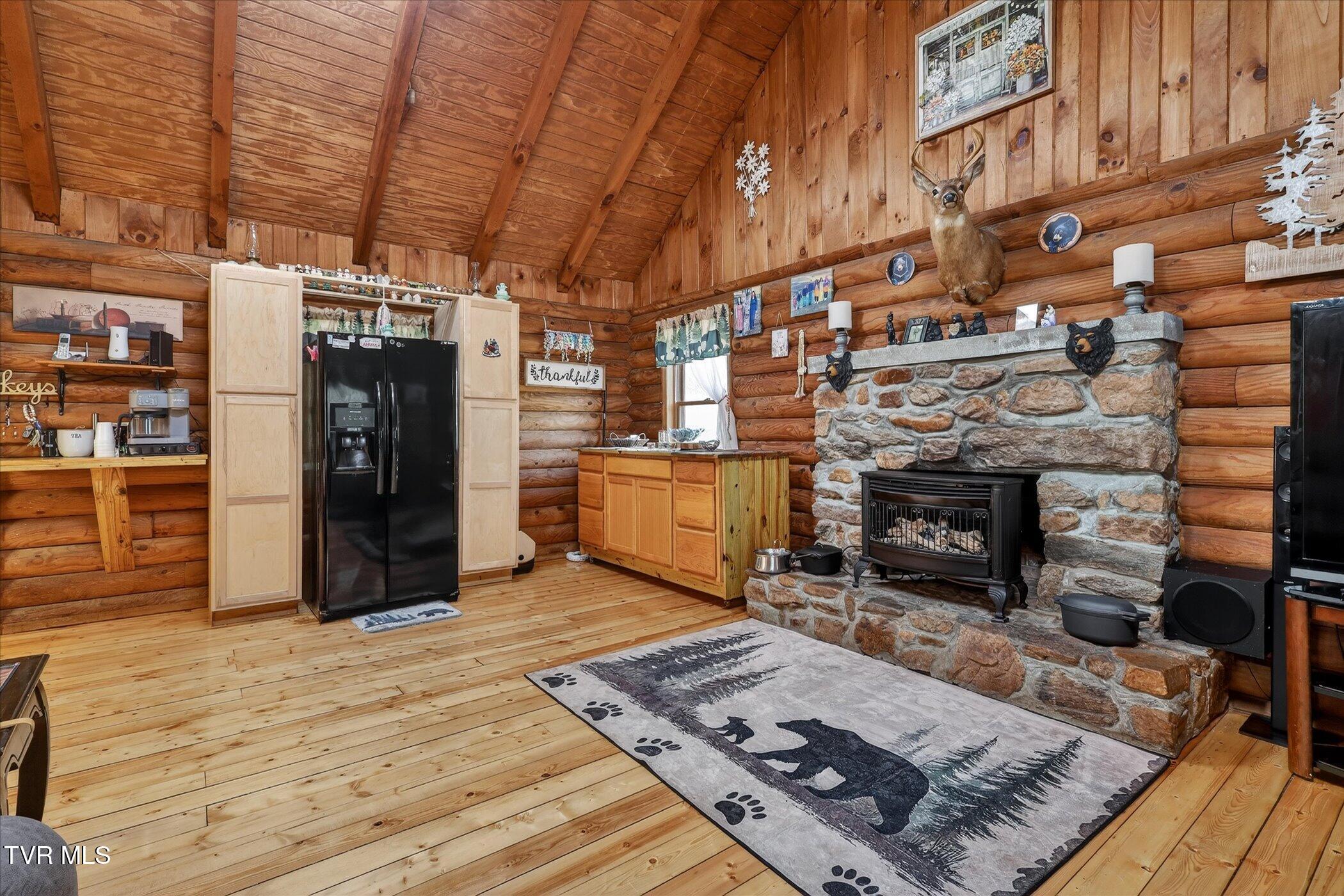 250 Beaver Walk Road Mountain City, TN 37683 - Photo 11 of 34 09-250-Beaver-Walk-Rd-Interior towards F