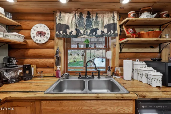 $269,500 | 250 Beaver Walk Road, Mountain City, TN 37683