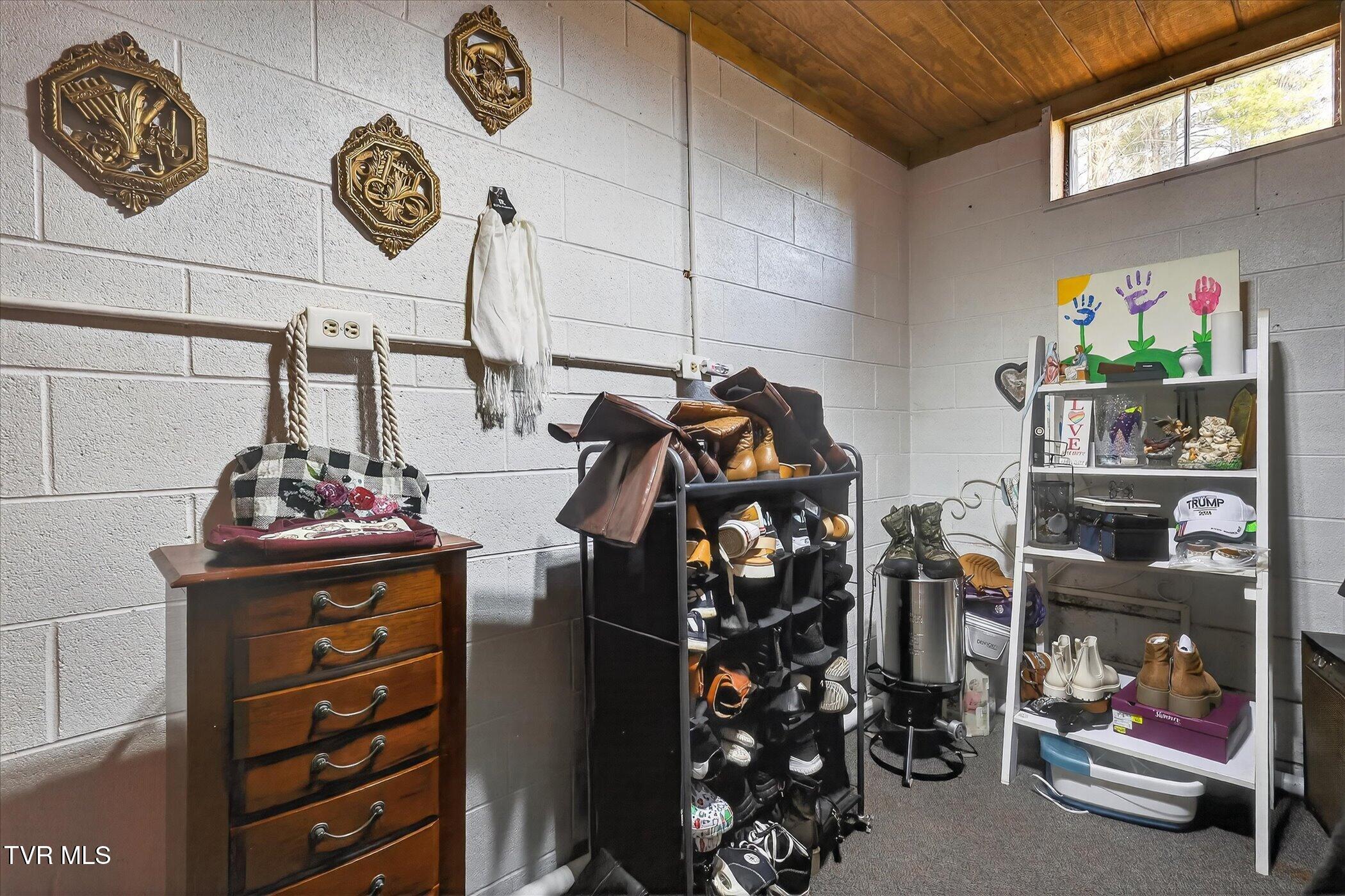 250 Beaver Walk Road Mountain City, TN 37683 - Photo 20 of 34 24-250-Beaver-Walk-Rd-Spare Room Basemen