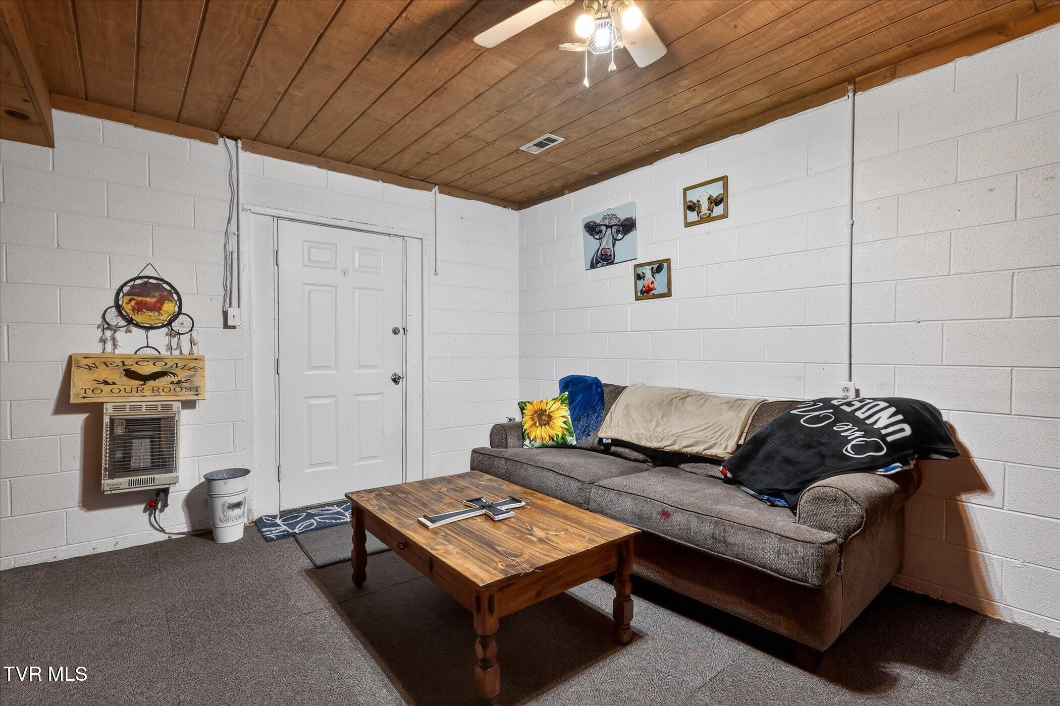 250 Beaver Walk Road Mountain City, TN 37683 - Photo 22 of 34 22-250-Beaver-Walk-Rd-Den Area towards e