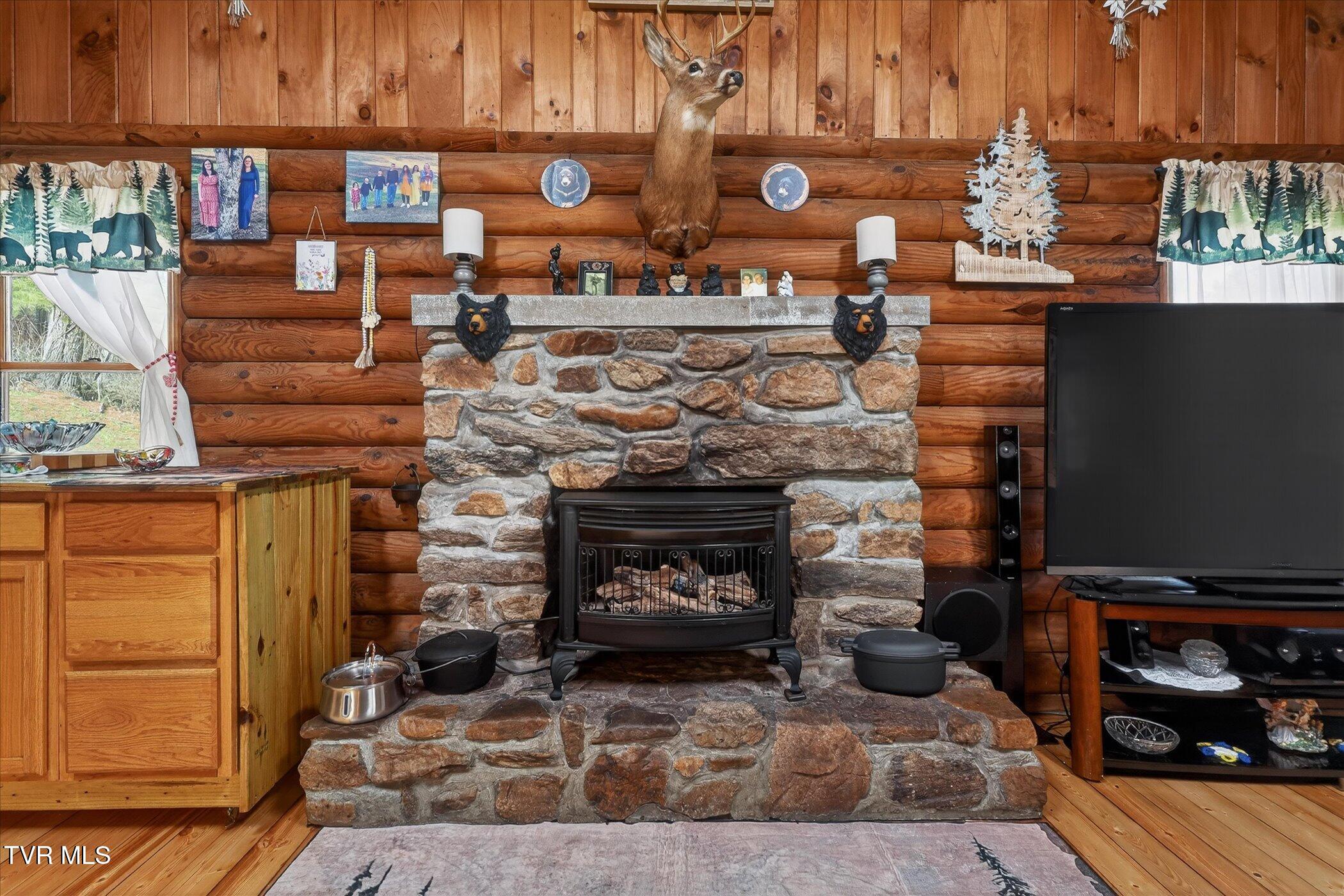 250 Beaver Walk Road Mountain City, TN 37683 - Photo 10 of 34 10-250-Beaver-Walk-Rd-Interior straight