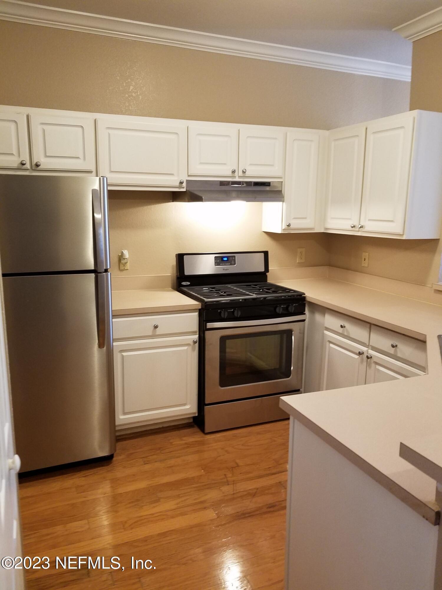 13810 Sutton Park Drive North, Unit 124 Jacksonville, FL 32224 - Photo 2 of 12 a kitchen with a stove and a refrigerator