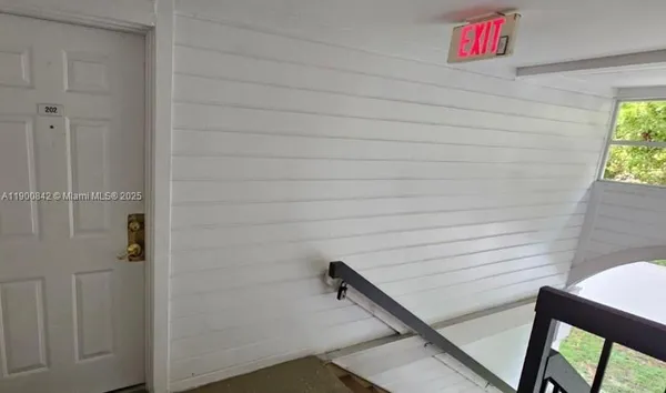 $1,900 | 18965 Northwest 62nd Avenue, Unit 202, Hialeah, FL 33015