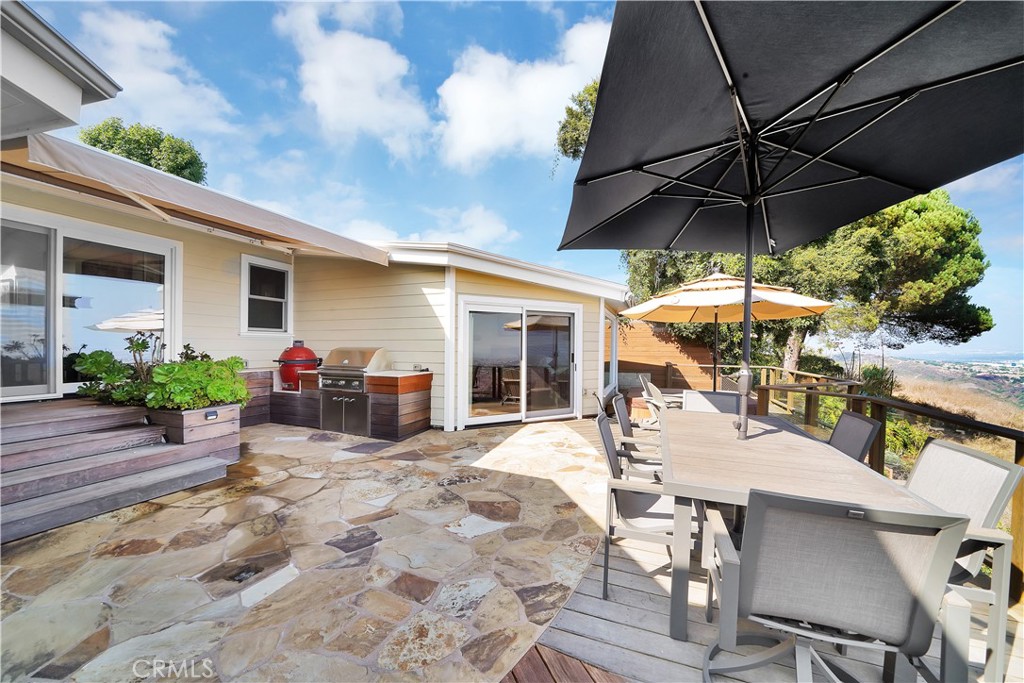 3064 Nestall Road Laguna Beach, CA 92651 - Photo 28 of 29 a view of a patio with a table and chairs under an umbrella