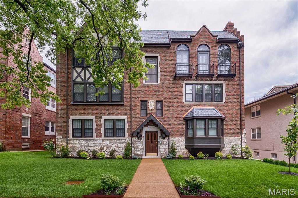 7552 Wydown Boulevard, Unit 2E Clayton, MO 63105 - Photo 1 of 18