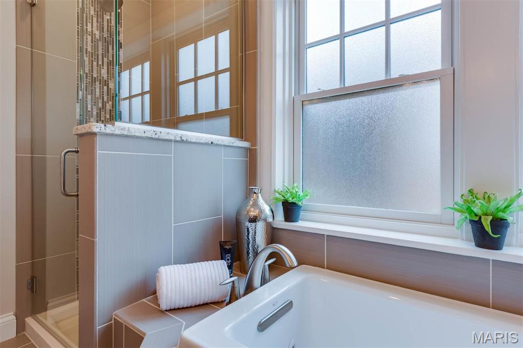 7552 Wydown Boulevard, Unit 2E Clayton, MO 63105 - Photo 13 of 18