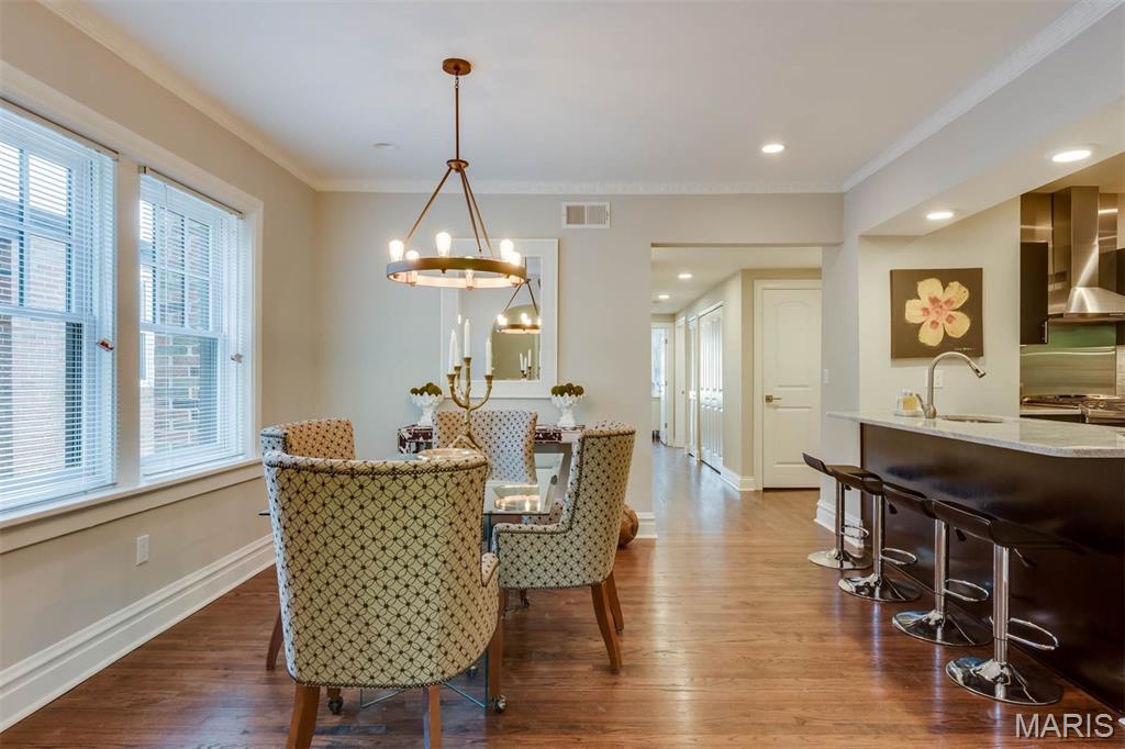 7552 Wydown Boulevard, Unit 2E Clayton, MO 63105 - Photo 3 of 18