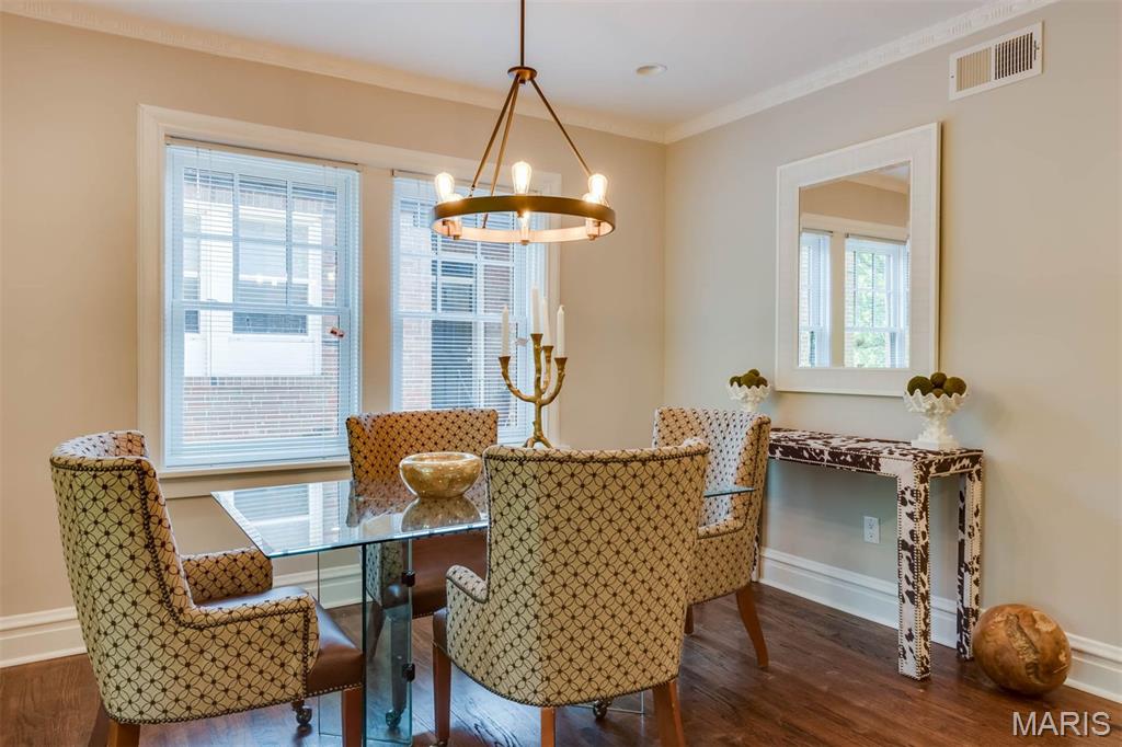 7552 Wydown Boulevard, Unit 2E Clayton, MO 63105 - Photo 4 of 18