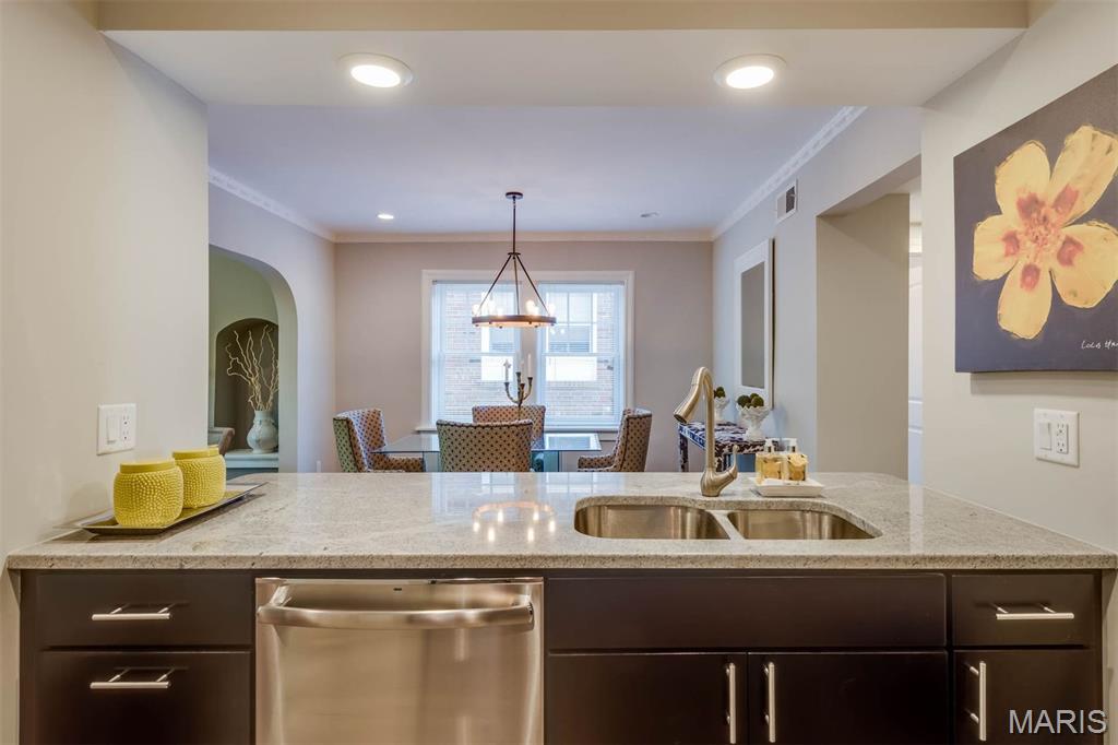 7552 Wydown Boulevard, Unit 2E Clayton, MO 63105 - Photo 8 of 18