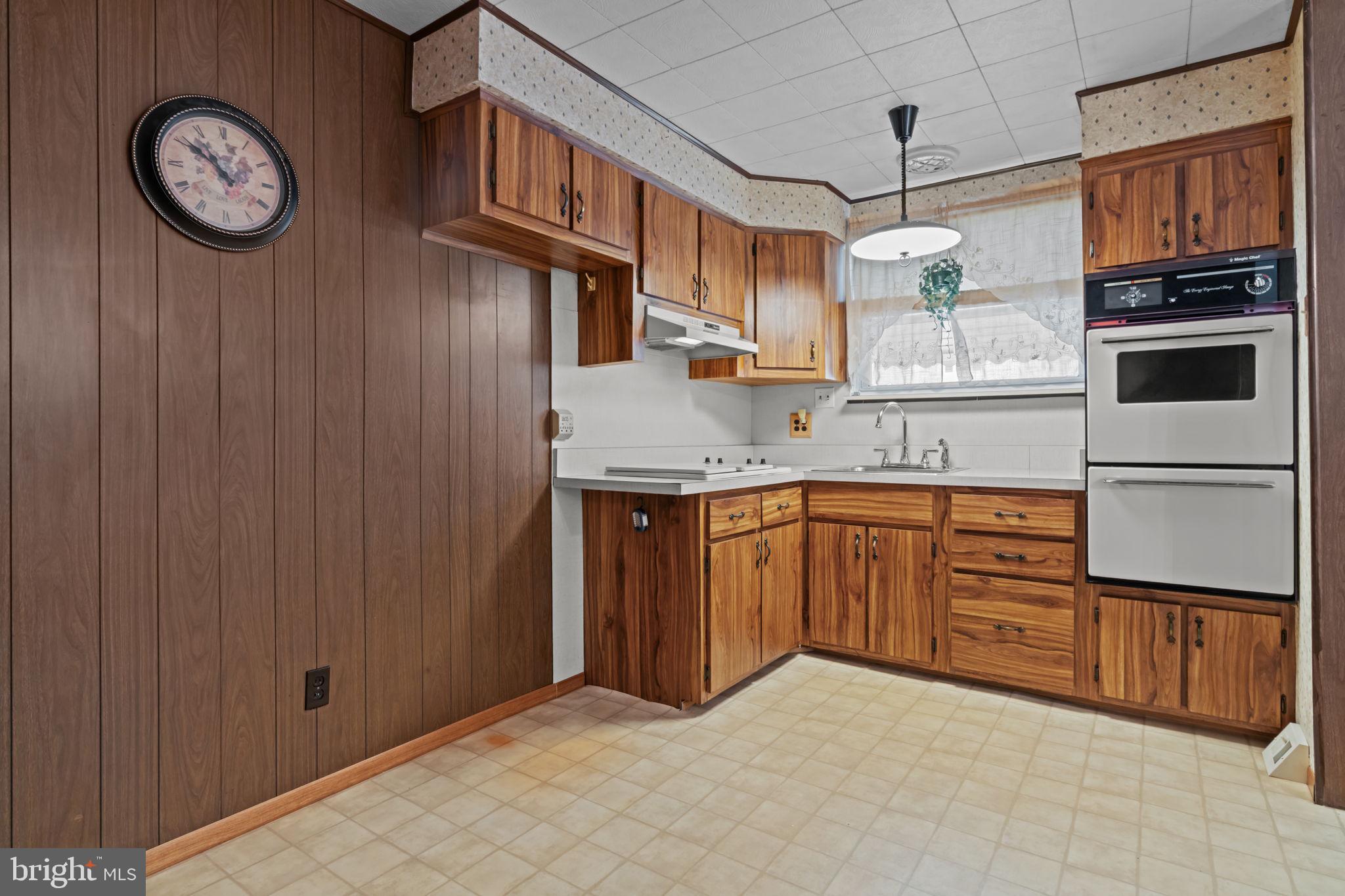 2861 Sebring Road Philadelphia, PA 19152 - Photo 6 of 23 Gallery Image 6