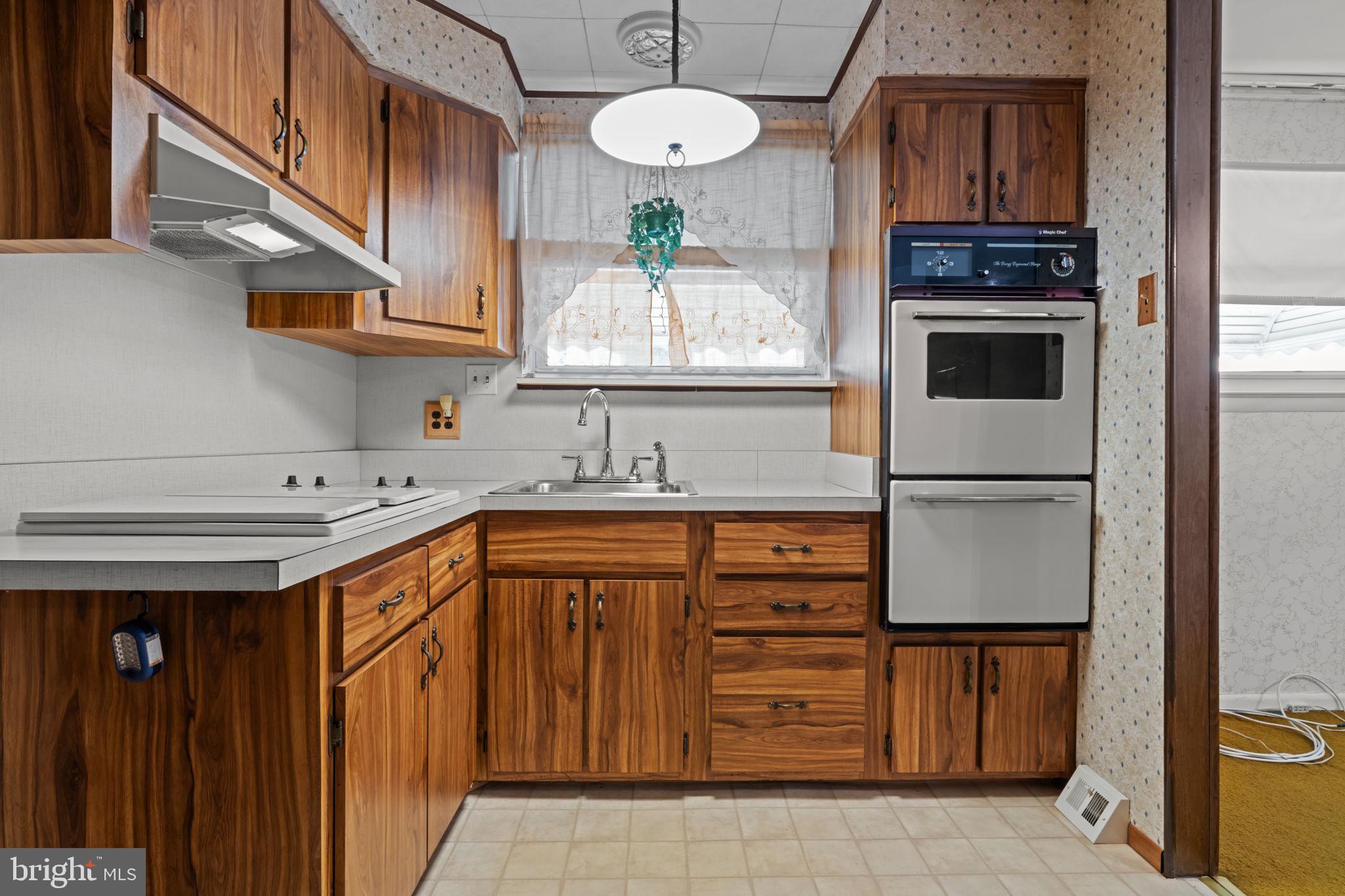 2861 Sebring Road Philadelphia, PA 19152 - Photo 8 of 23 Gallery Image 8