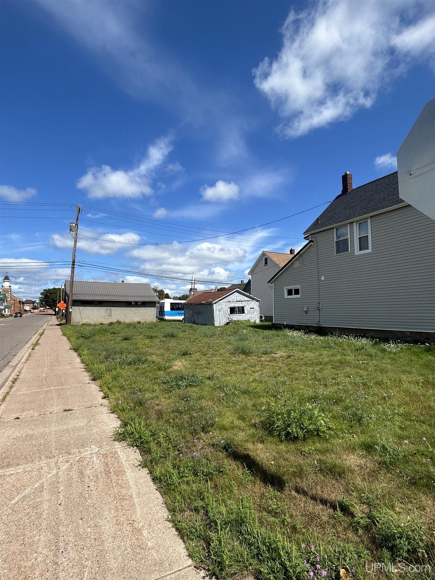 401 Cleveland Avenue Ishpeming, MI 49849 - Photo 2 of 9