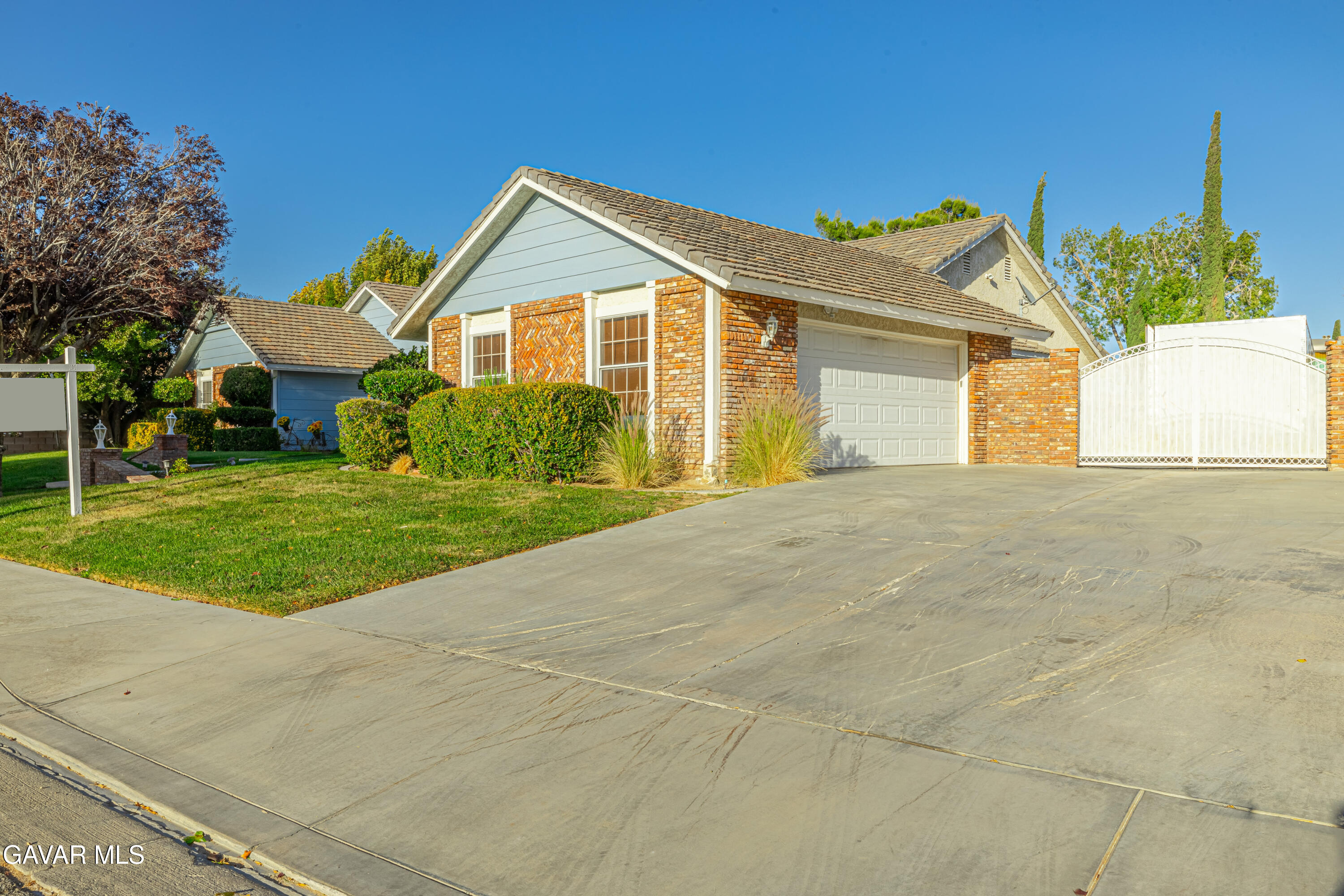 43118 Roulette Lane Lancaster, CA 93536 - Photo 3 of 60 10-print-AVOH--11 copy