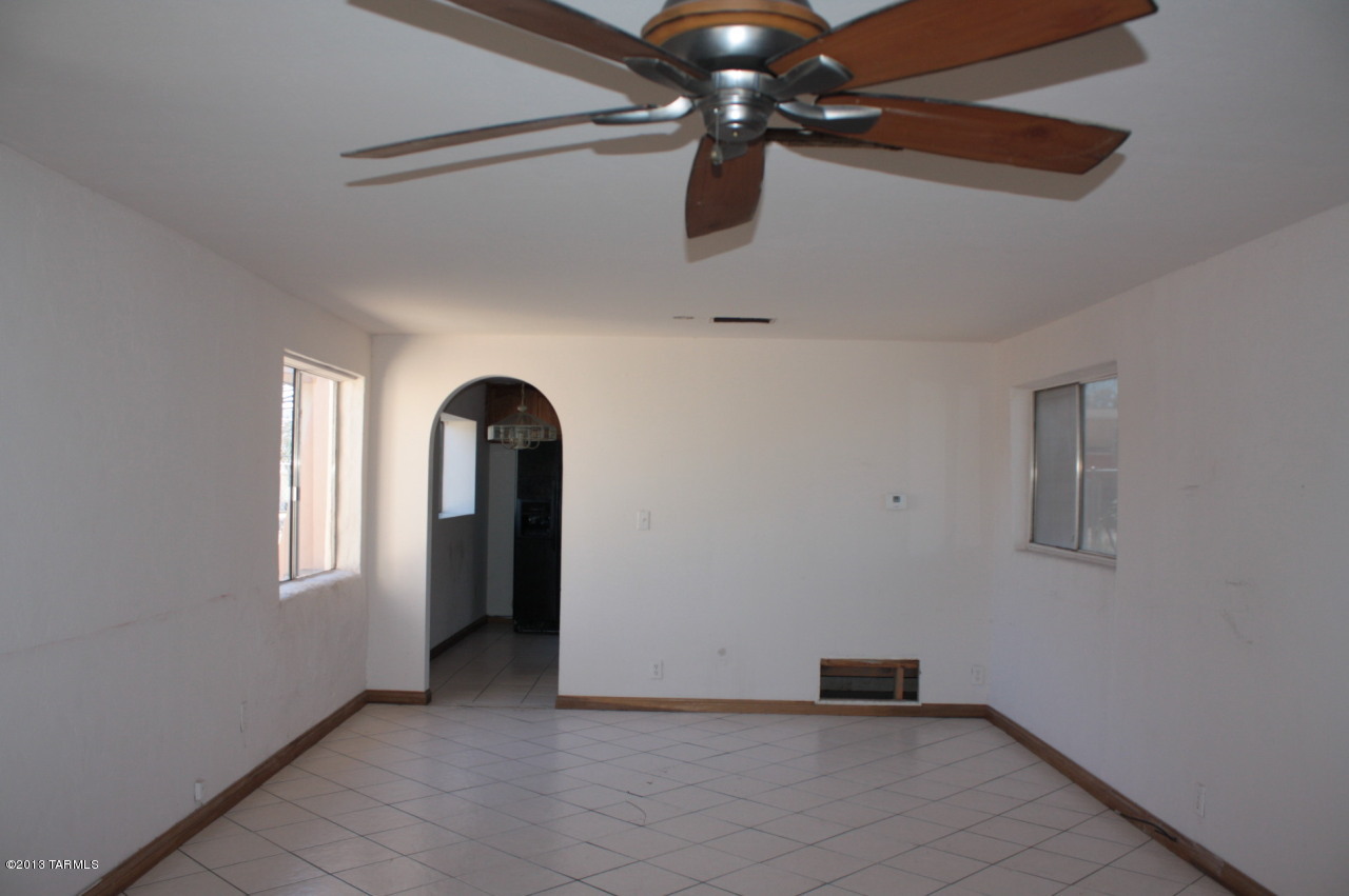 833 West Simmons Road Tucson, AZ 85705 - Photo 2 of 19