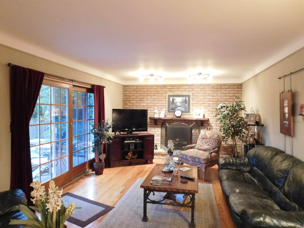 1091 Canterbury Road Grosse Pointe Woods, MI 48236 - Photo 9 of 26
