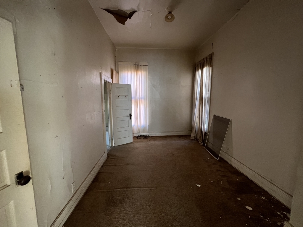 931 West 3rd Street Anderson, IN 46016 - Photo 11 of 13