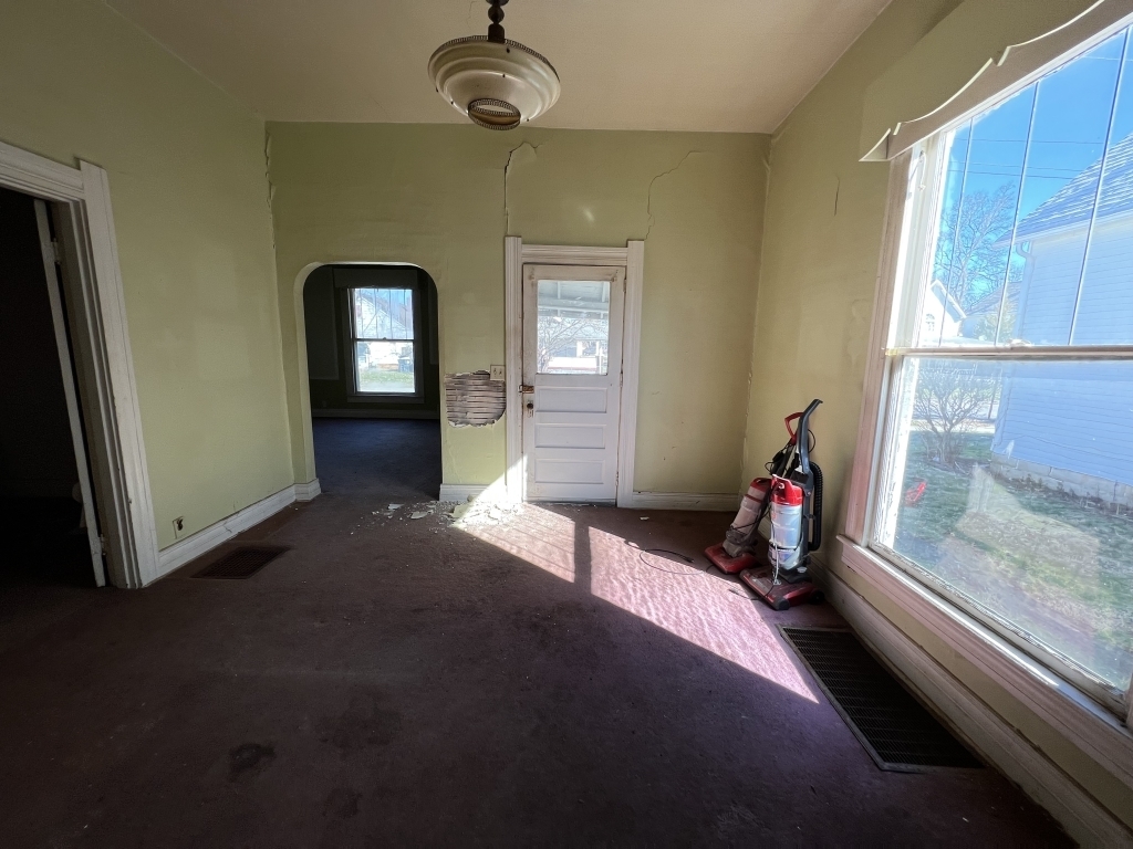 931 West 3rd Street Anderson, IN 46016 - Photo 4 of 13