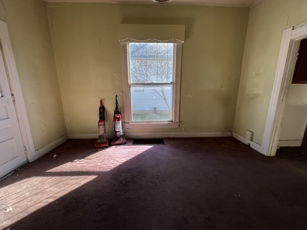 931 West 3rd Street Anderson, IN 46016 - Photo 5 of 13