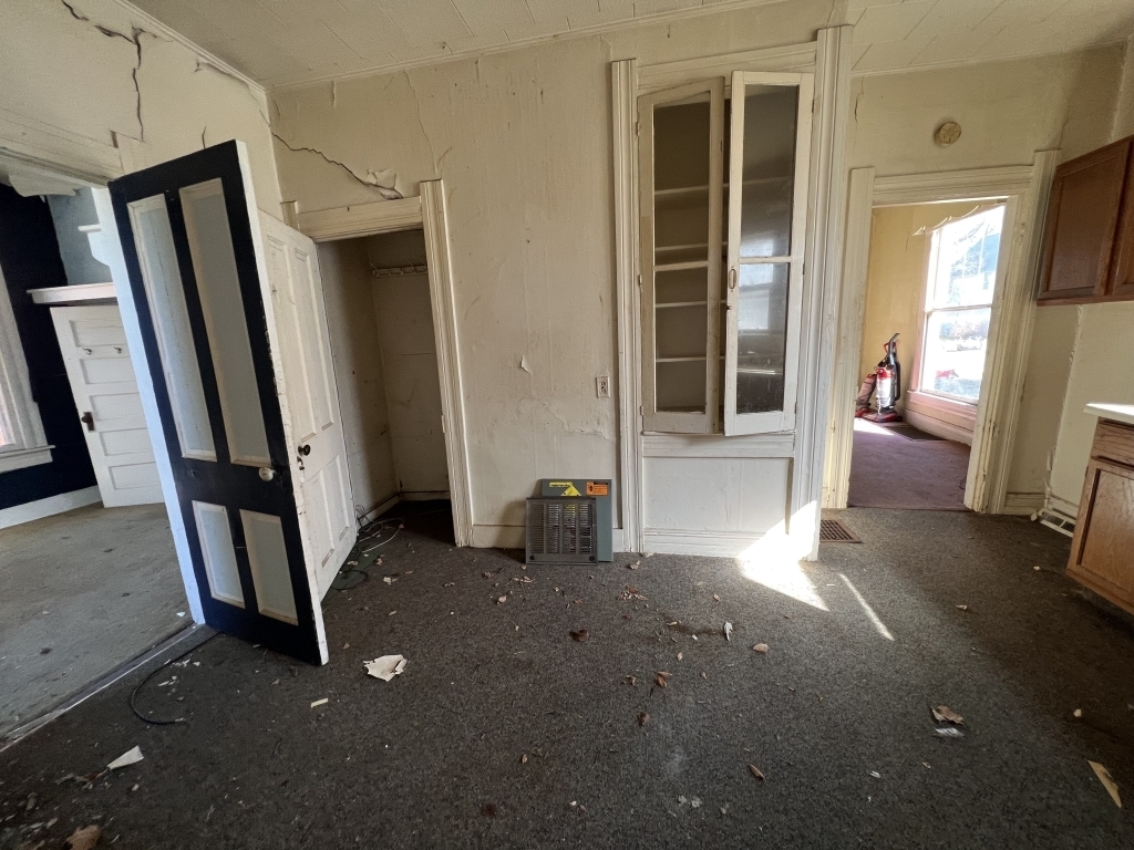 931 West 3rd Street Anderson, IN 46016 - Photo 7 of 13