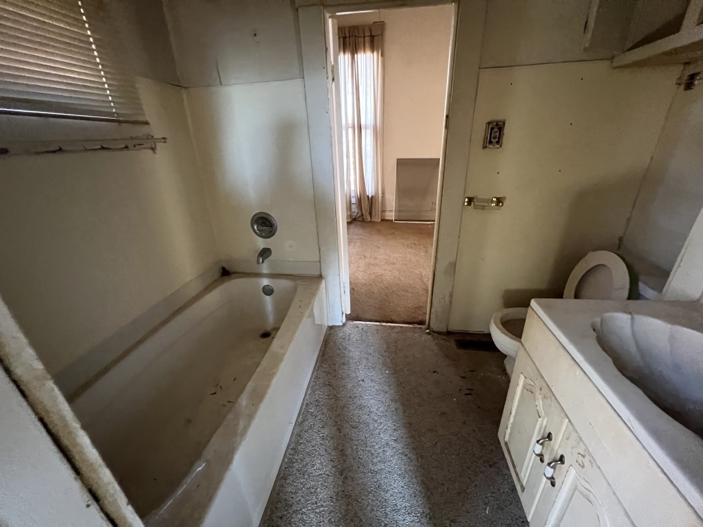 931 West 3rd Street Anderson, IN 46016 - Photo 9 of 13