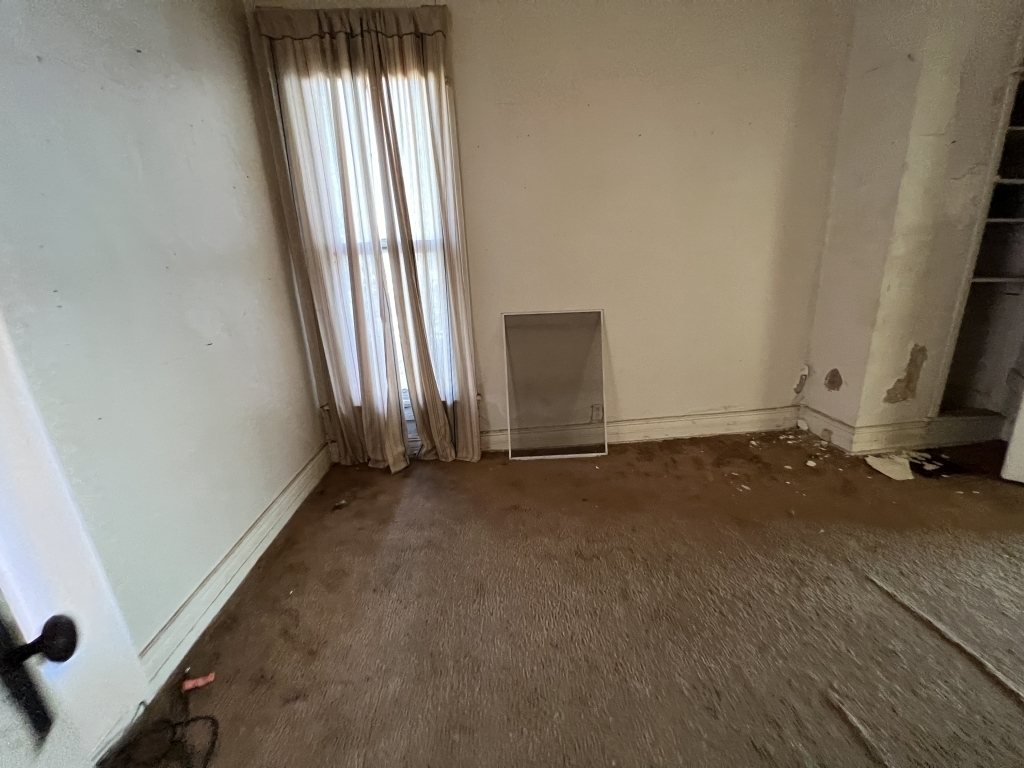 931 West 3rd Street Anderson, IN 46016 - Photo 10 of 13