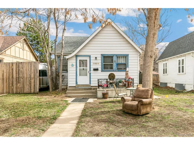 a house view with a outdoor space