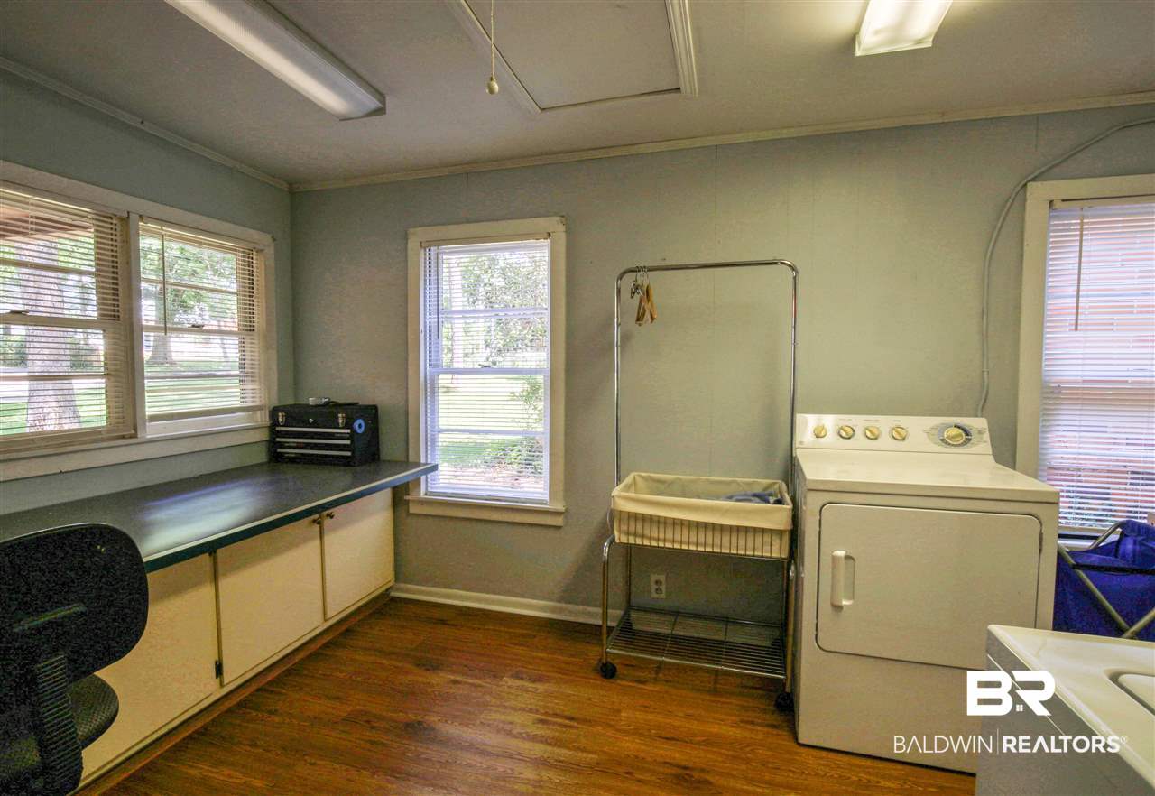 206 Orange Avenue Fairhope, AL 36532 - Photo 22 of 32 laundry room