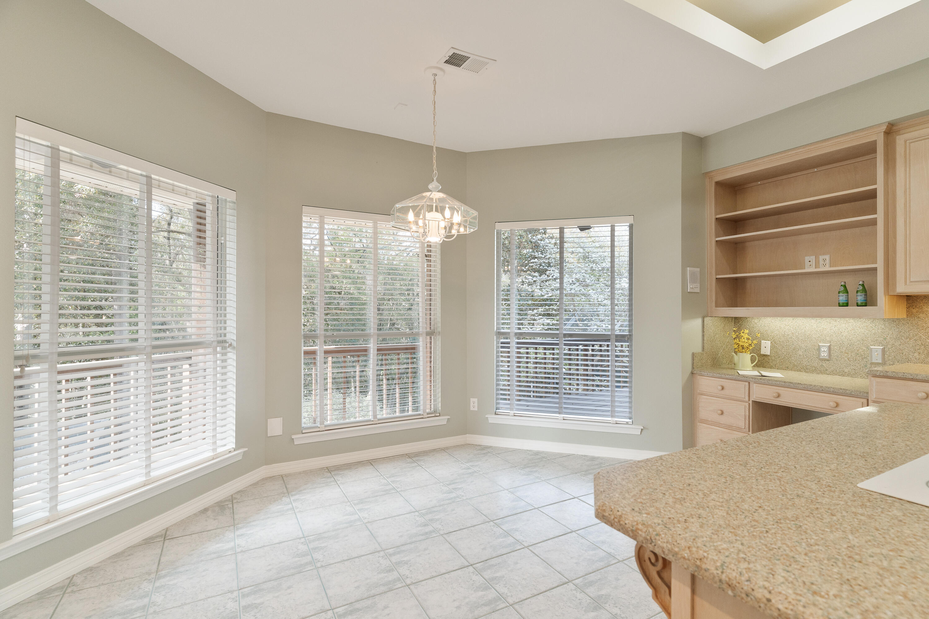 4100 Howard Drive Niceville, FL 32578 - Photo 39 of 133 Breakfast Nook