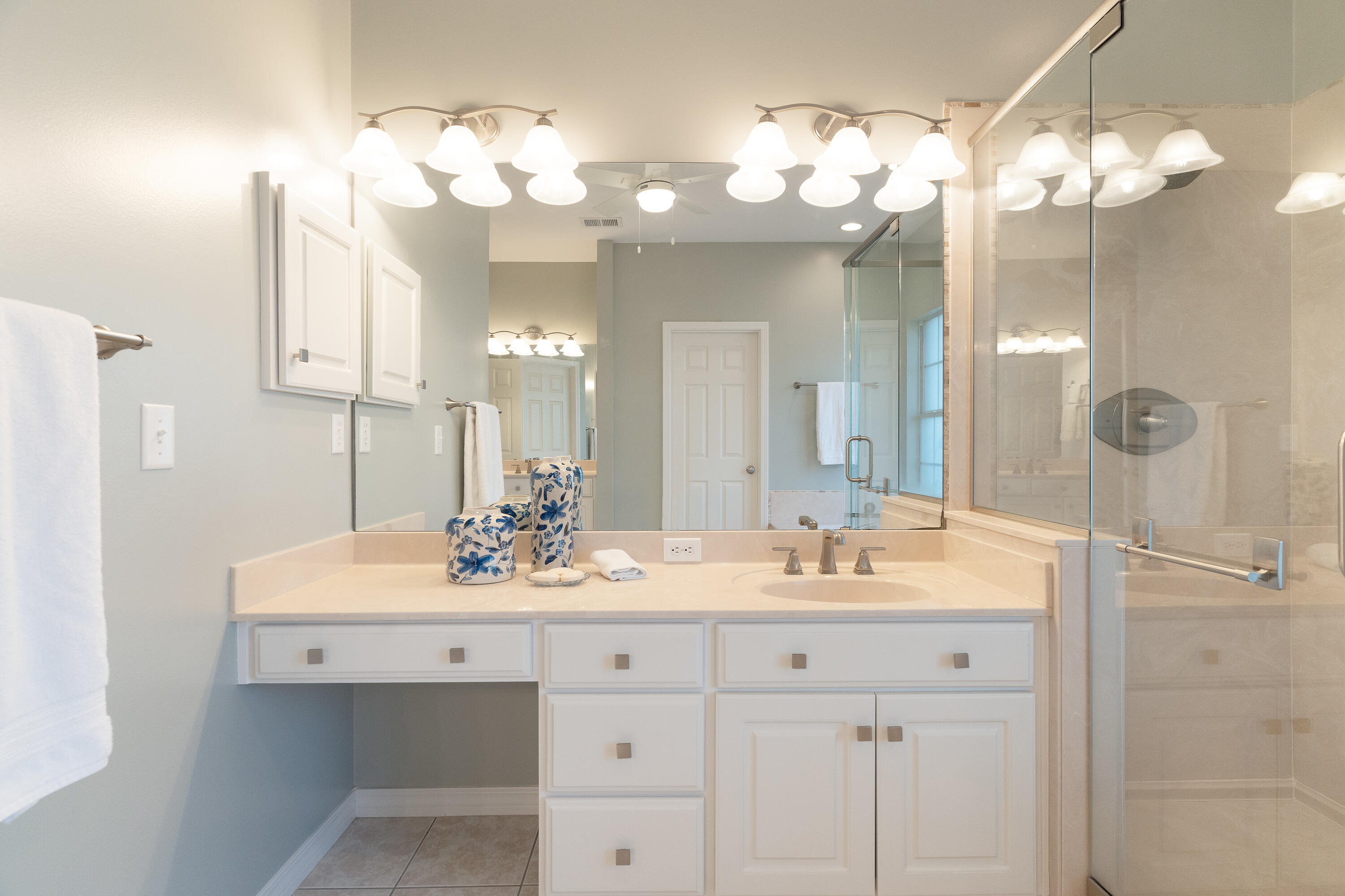 4100 Howard Drive Niceville, FL 32578 - Photo 56 of 133 Makeup vanity