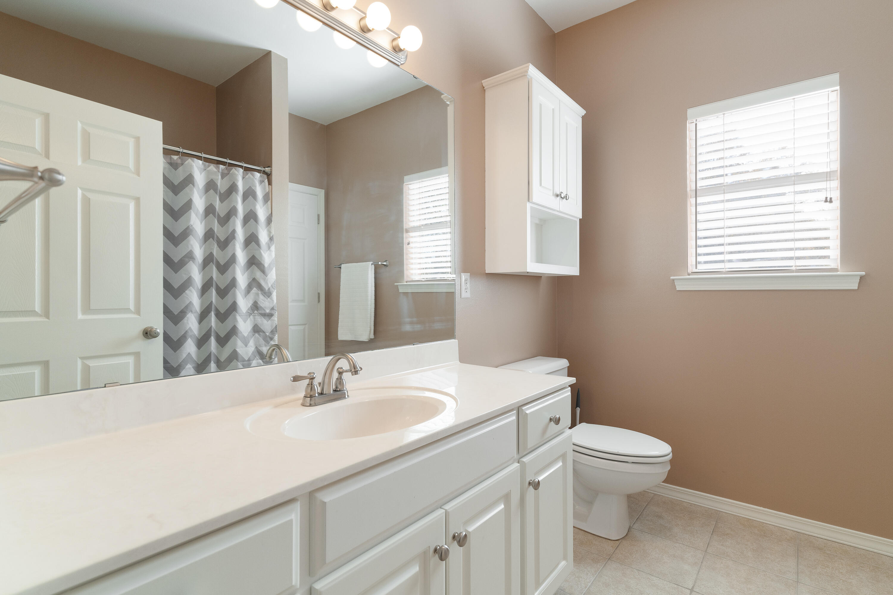 4100 Howard Drive Niceville, FL 32578 - Photo 65 of 133 Full guest bathroom