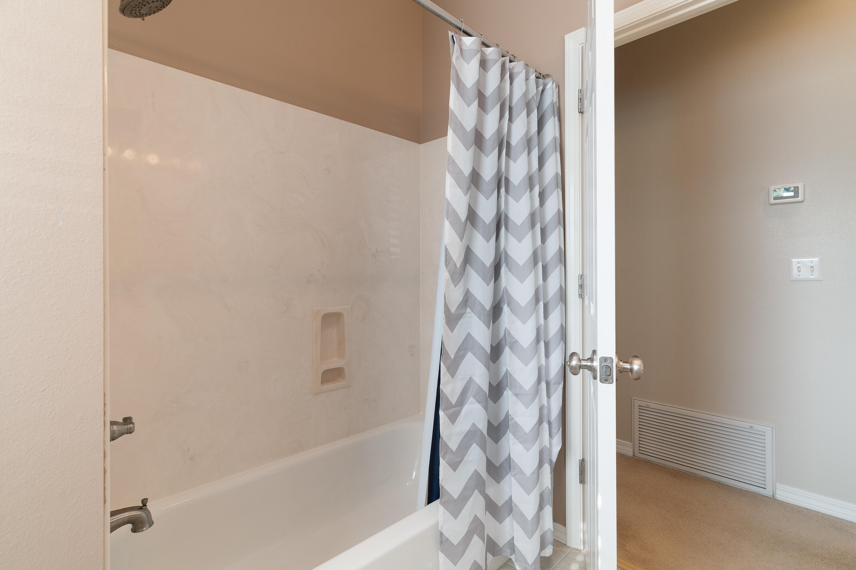 4100 Howard Drive Niceville, FL 32578 - Photo 67 of 133 a bathroom with a shower and a bath tub