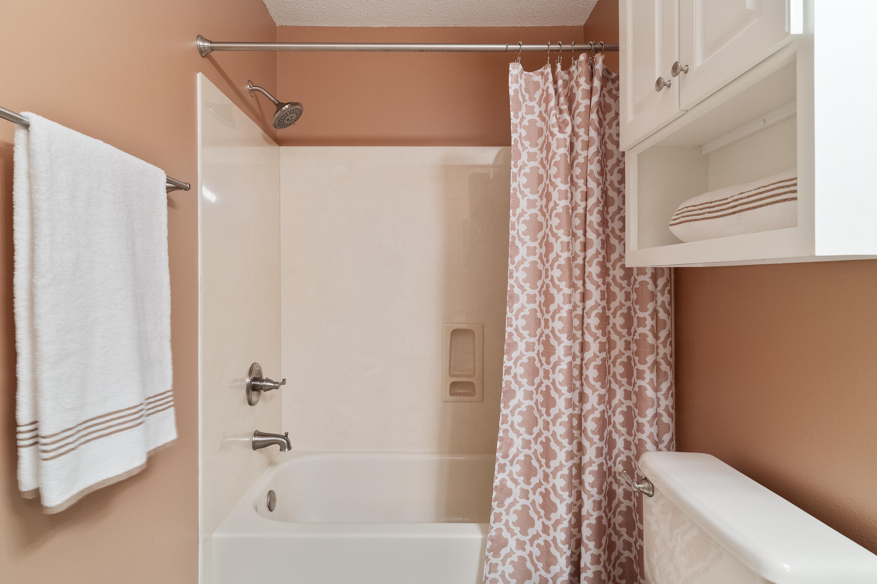 4100 Howard Drive Niceville, FL 32578 - Photo 76 of 133 a bathroom with a shower curtain and a toilet