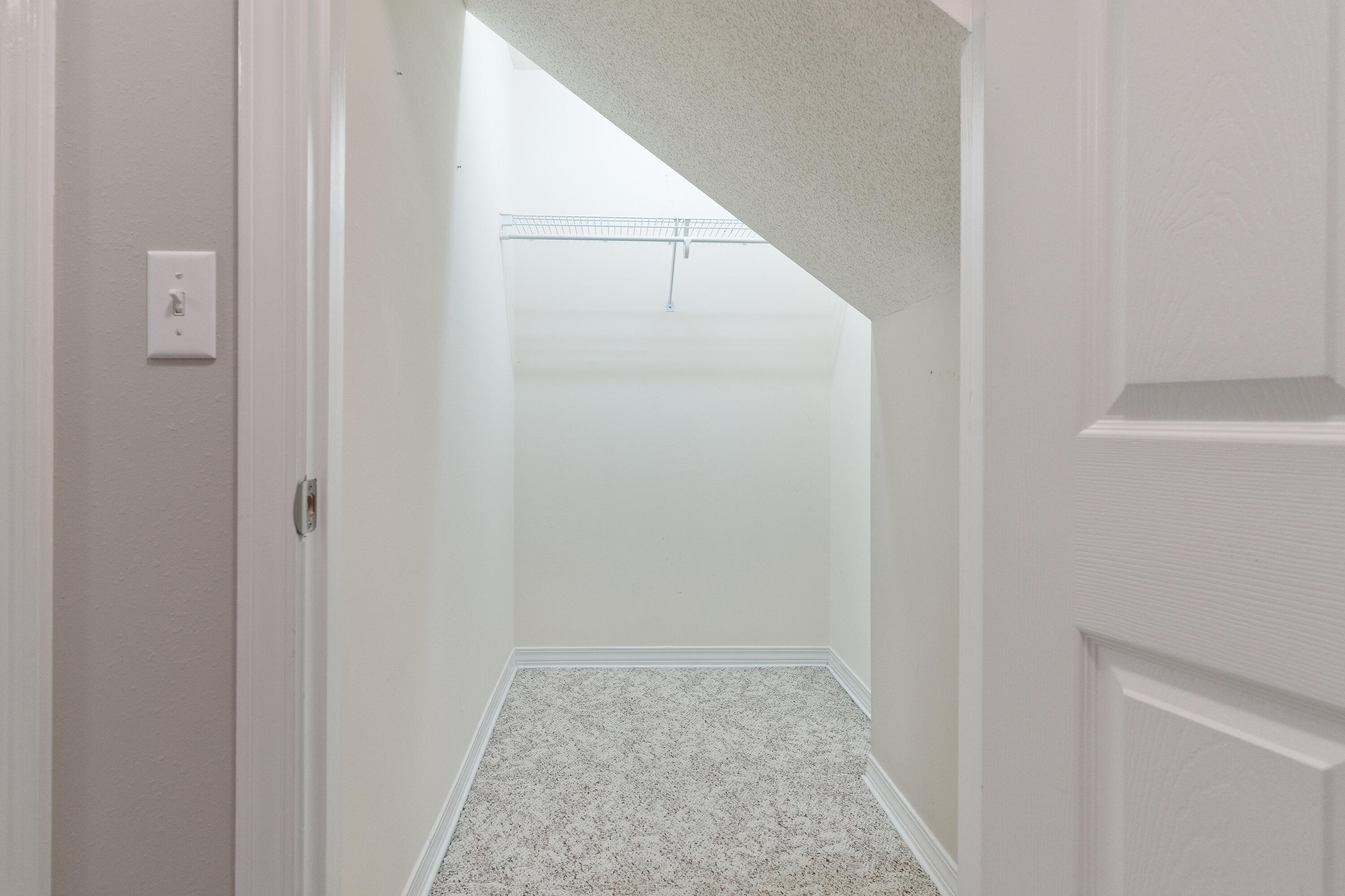 4100 Howard Drive Niceville, FL 32578 - Photo 84 of 133 a view of hallway with white walls and white door