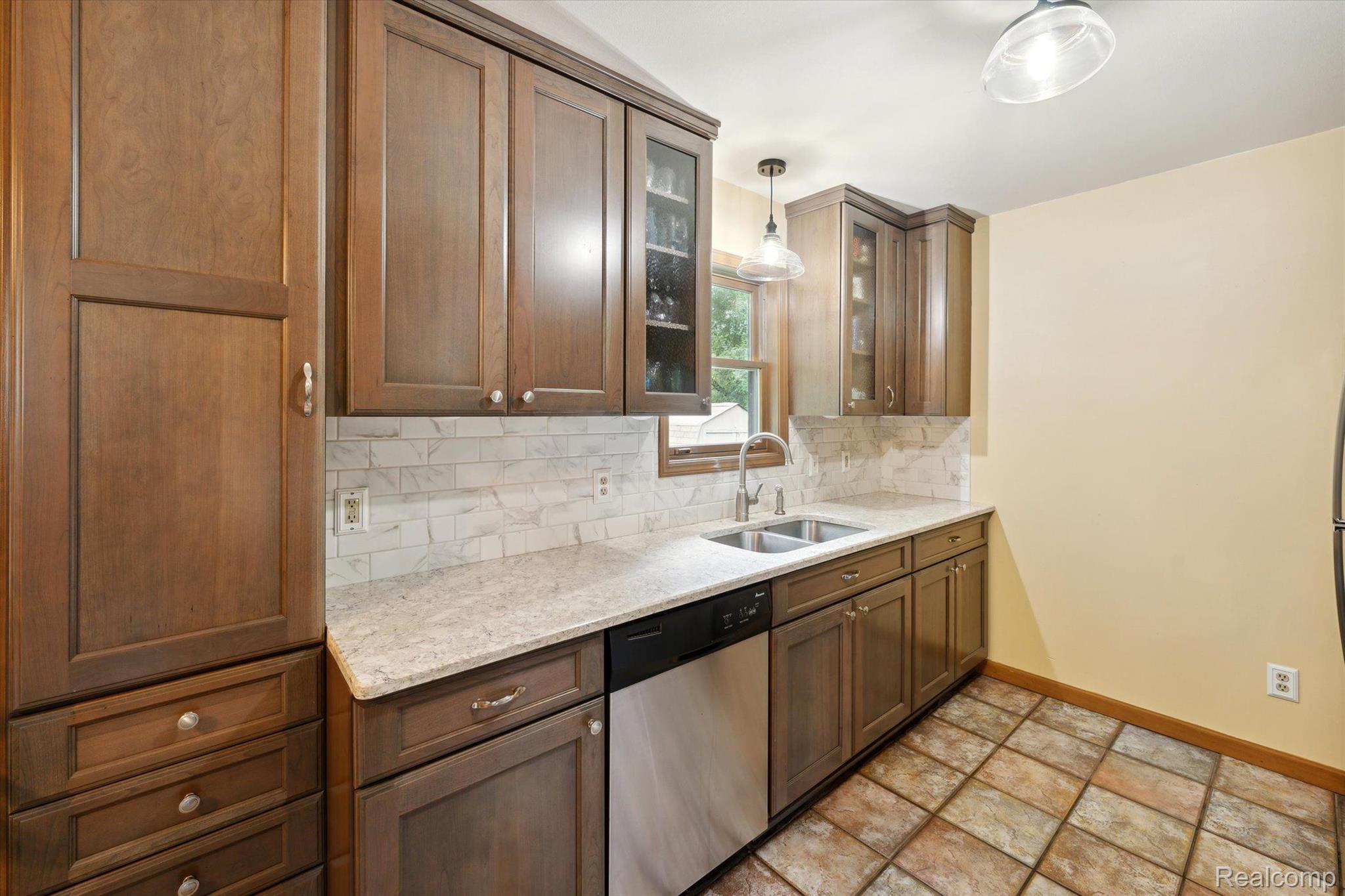 6424 Sharpe Road Fowlerville, MI 48836 - Photo 8 of 34 Gallery Image 8