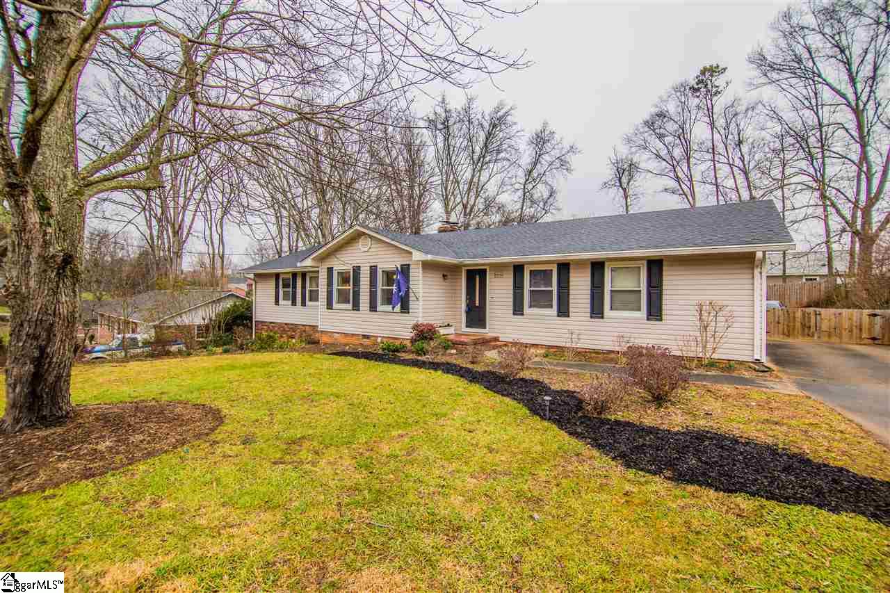 205 Ravensworth Road Taylors, SC 29687 - Photo 2 of 21 Gallery Image 2