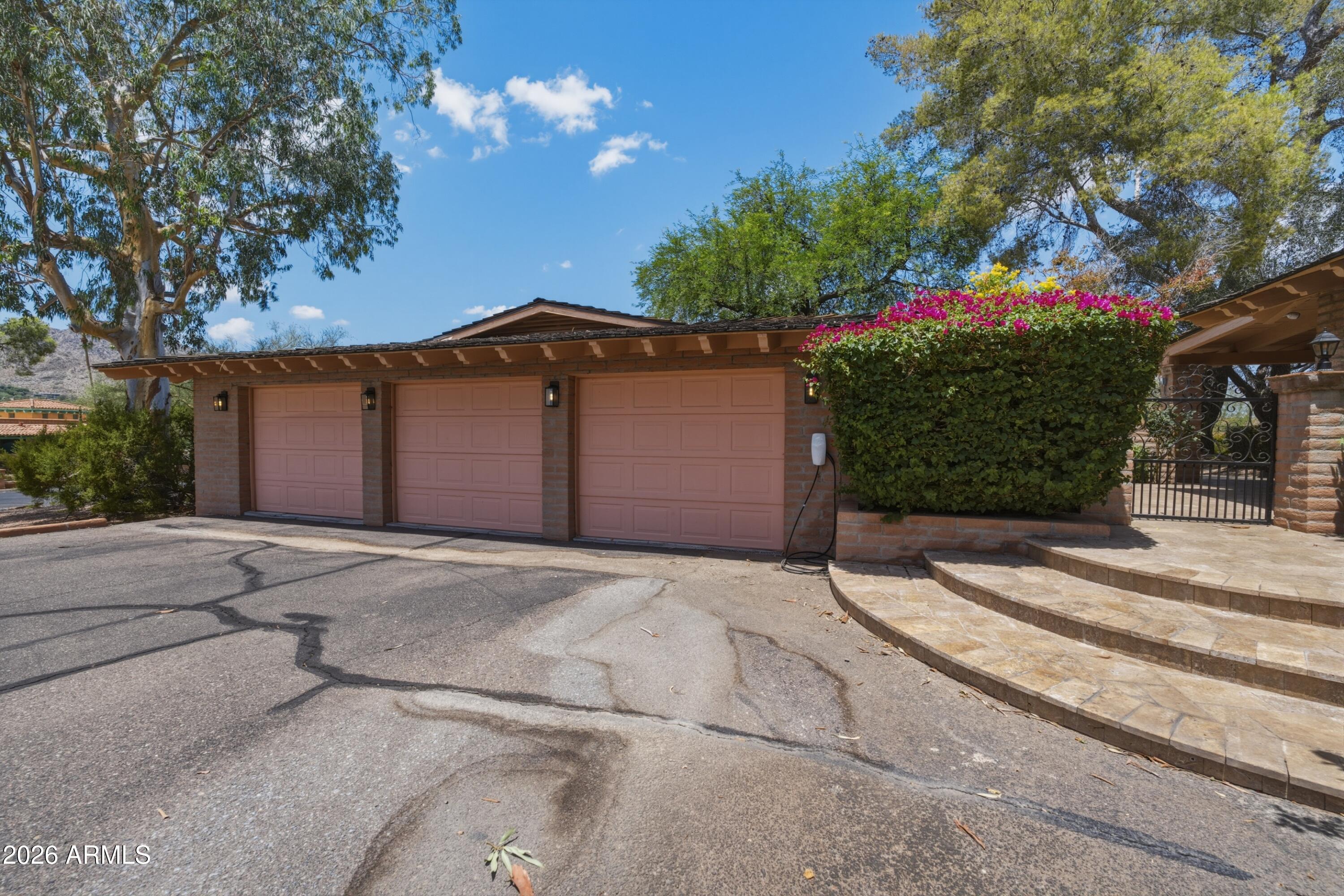 5136 East Roadrunner Road Paradise Valley, AZ 85253 - Photo 20 of 27 5136_E_Roadrunner_Rd_067