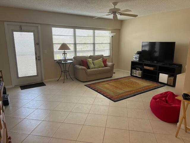 157 Mansfield D Boca Raton, FL 33434 - Photo 1 of 11 Living Room