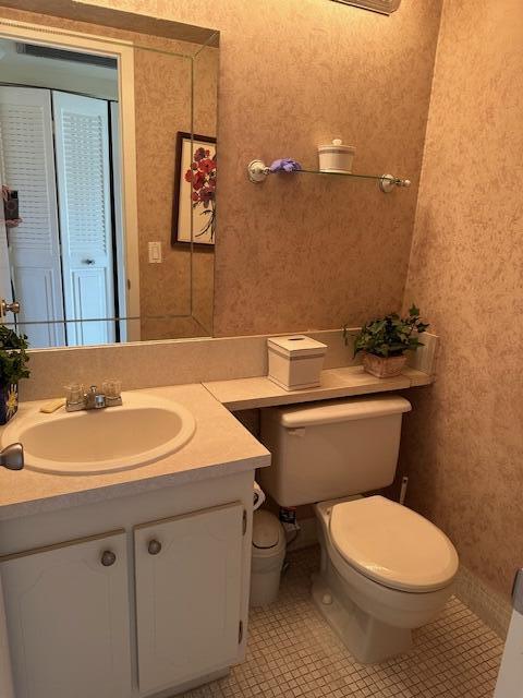 157 Mansfield D Boca Raton, FL 33434 - Photo 9 of 11 Half Bathroom
