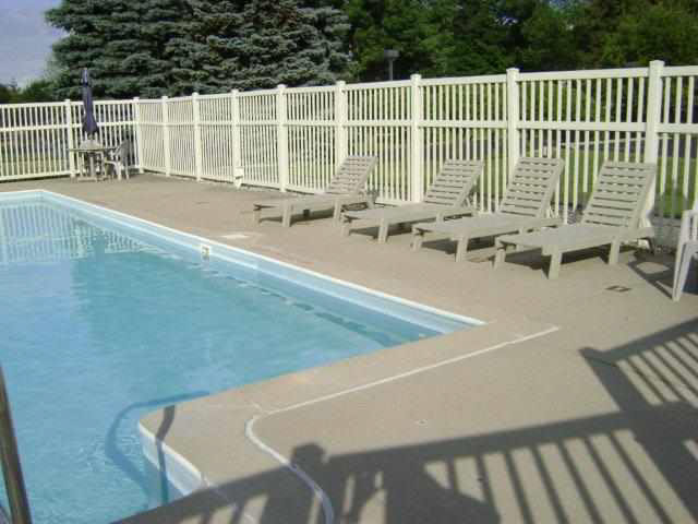 12275 North Ogden Point Road Syracuse, IN 46567 - Photo 3 of 18 Gallery Image 3
