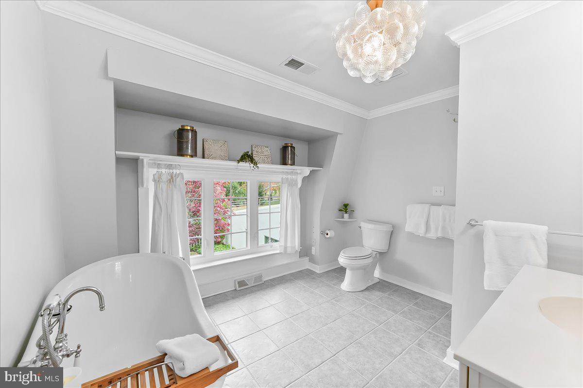 208 Haystack Lane Wilmington, DE 19807 - Photo 29 of 89 a living room with furniture and a window