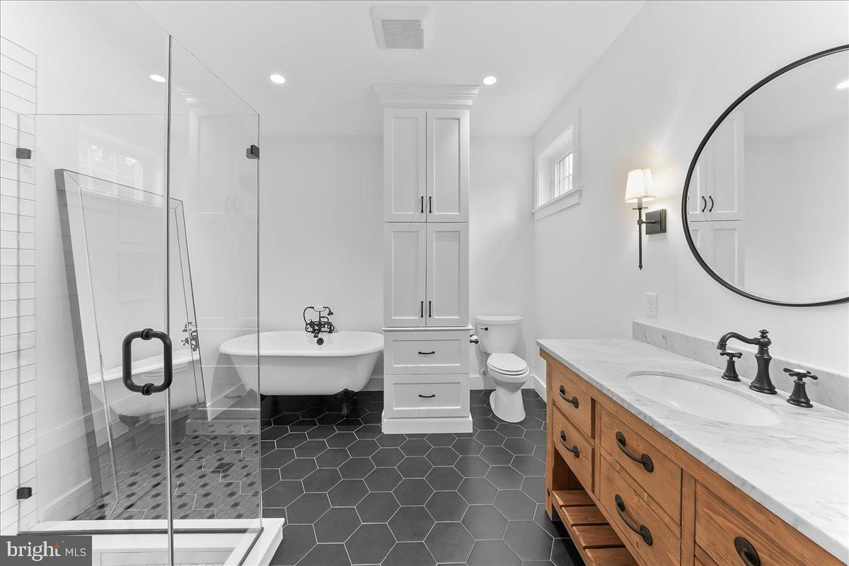 208 Haystack Lane Wilmington, DE 19807 - Photo 47 of 89 a bathroom with a double vanity sink mirror and bathtub