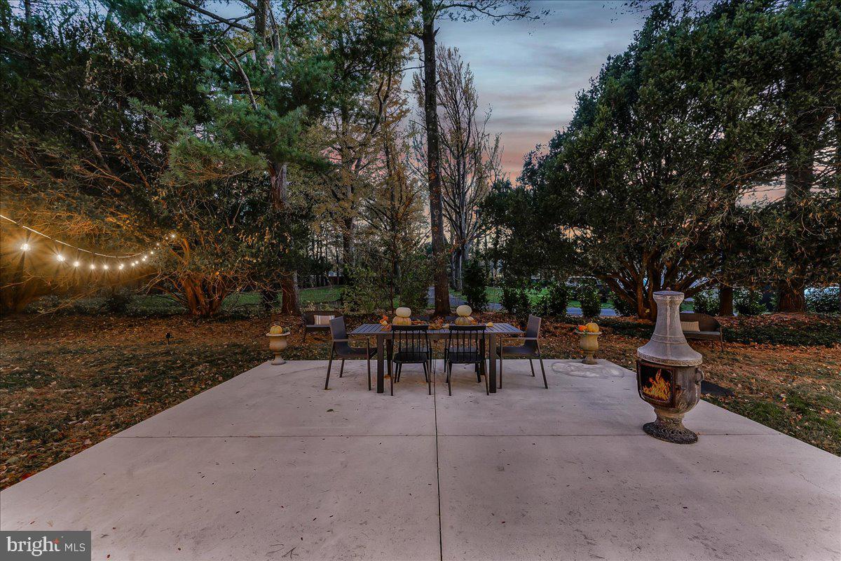 208 Haystack Lane Wilmington, DE 19807 - Photo 80 of 89 a view of a tables and chairs in a patio