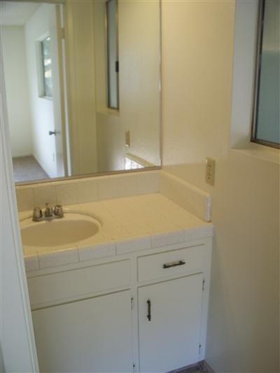 705 East Sycamore Avenue Reedley, CA 93654 - Photo 8 of 12 Master Bath