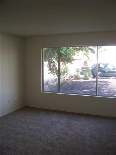 705 East Sycamore Avenue Reedley, CA 93654 - Photo 9 of 12 Living room