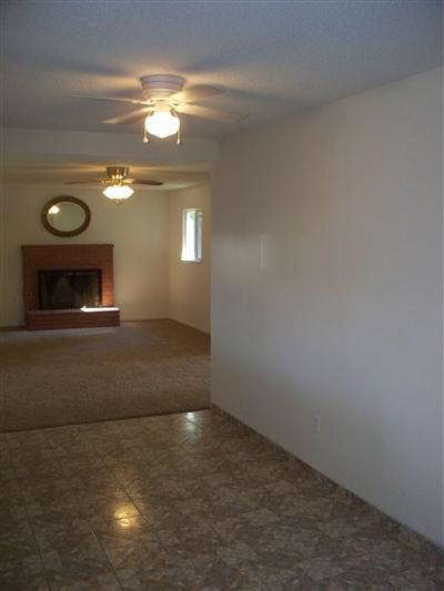 705 East Sycamore Avenue Reedley, CA 93654 - Photo 10 of 12 Dining area