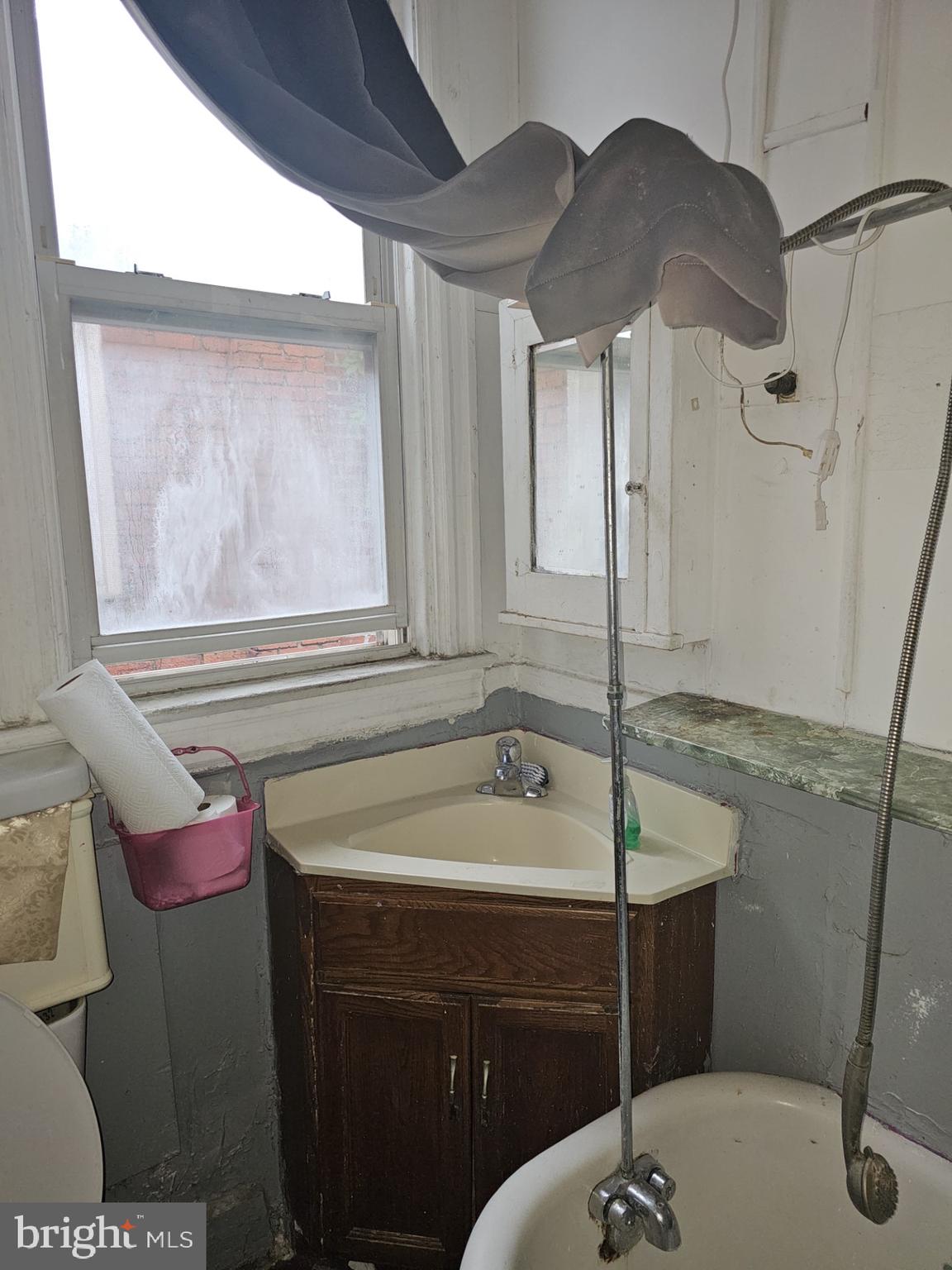 407 16th Street Southeast Washington, DC 20003 - Photo 3 of 9