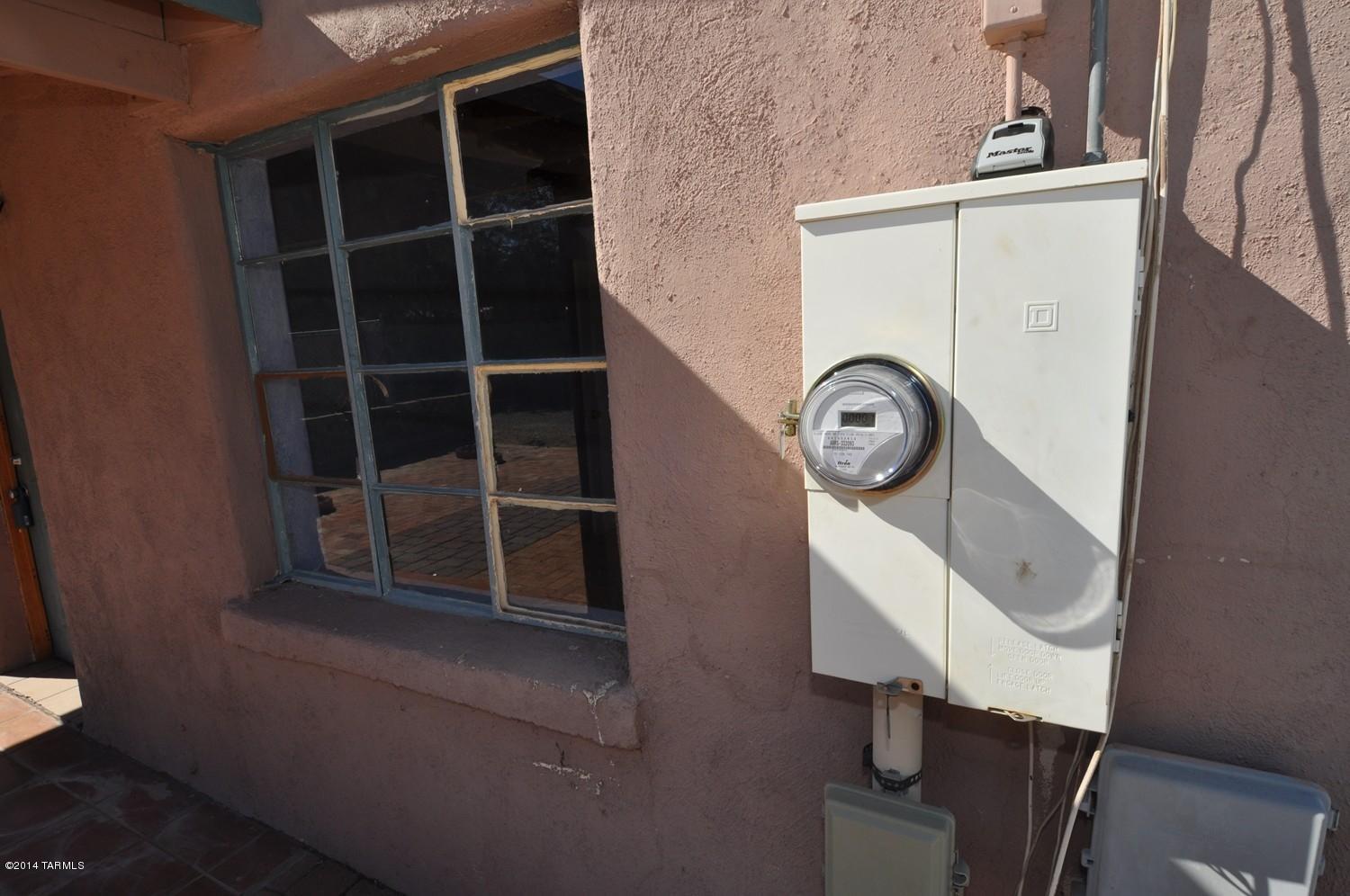 215 East Roger Road Tucson, AZ 85705 - Photo 3 of 27