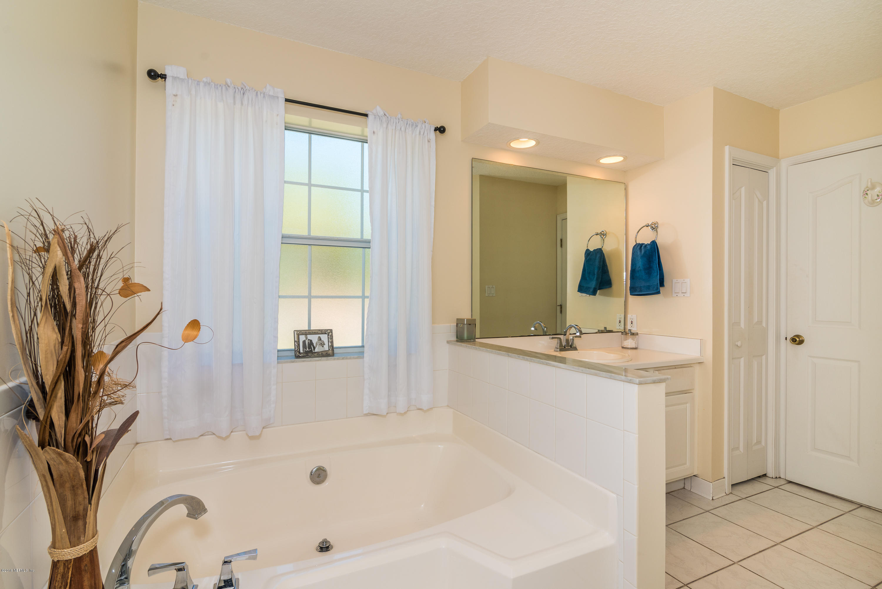 707 Warbler Road St. Augustine, FL 32086 - Photo 16 of 37 a bathroom with a bathtub and a sink