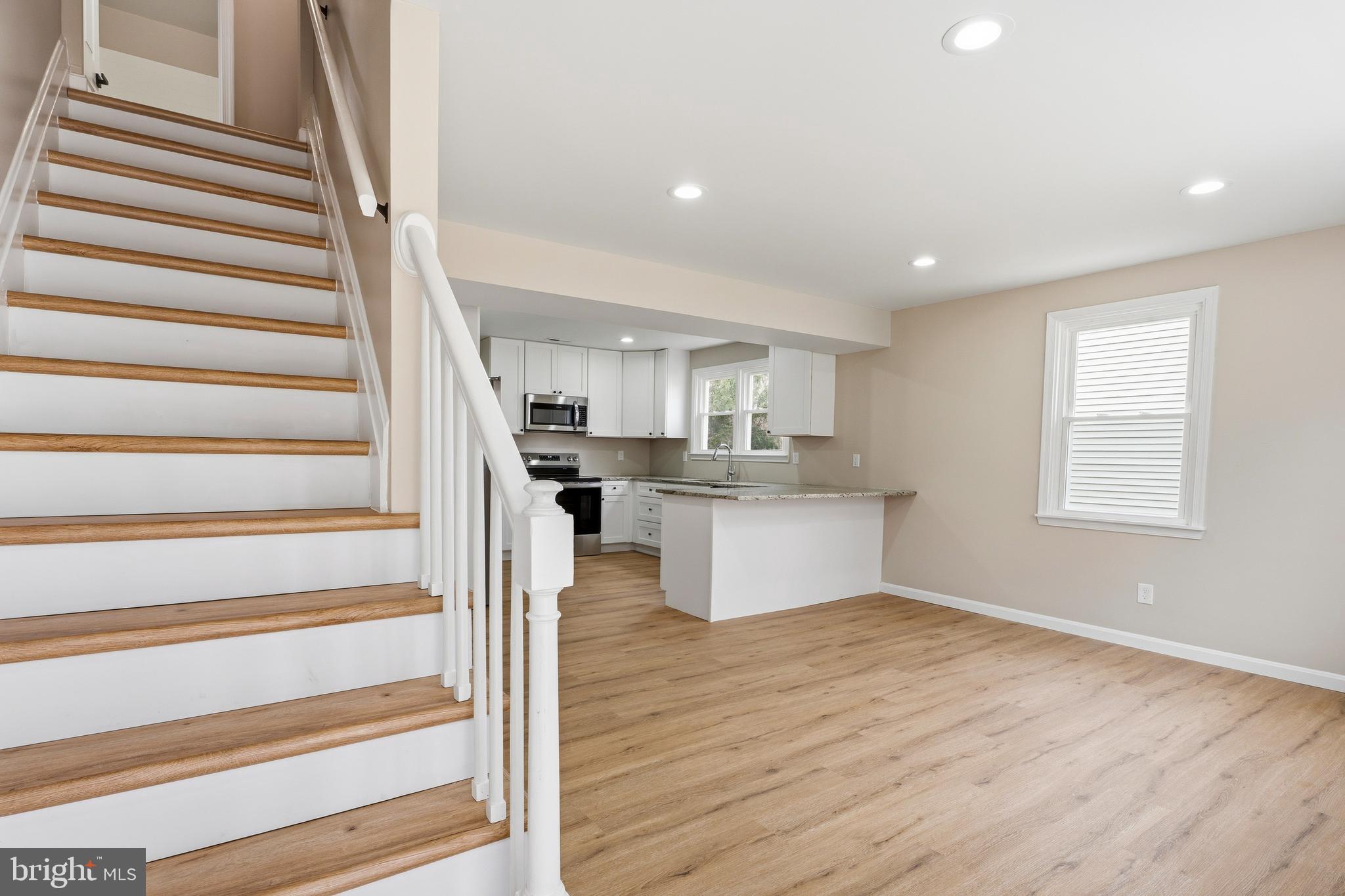 706 Sue Grove Road Baltimore, MD 21221 - Photo 3 of 51