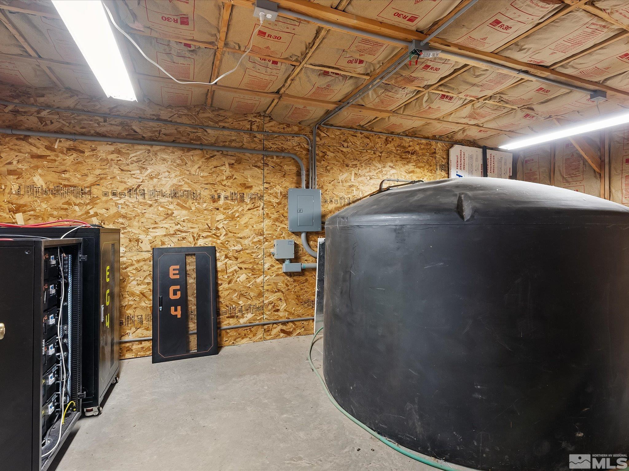 6900 Grass Valley Road Reno, NV 89510 - Photo 34 of 42 a view of a garage